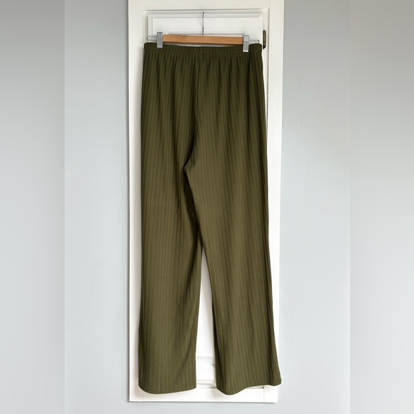 Womens Three-Piece Ribbed Lounge Set - Picture 13 of 16